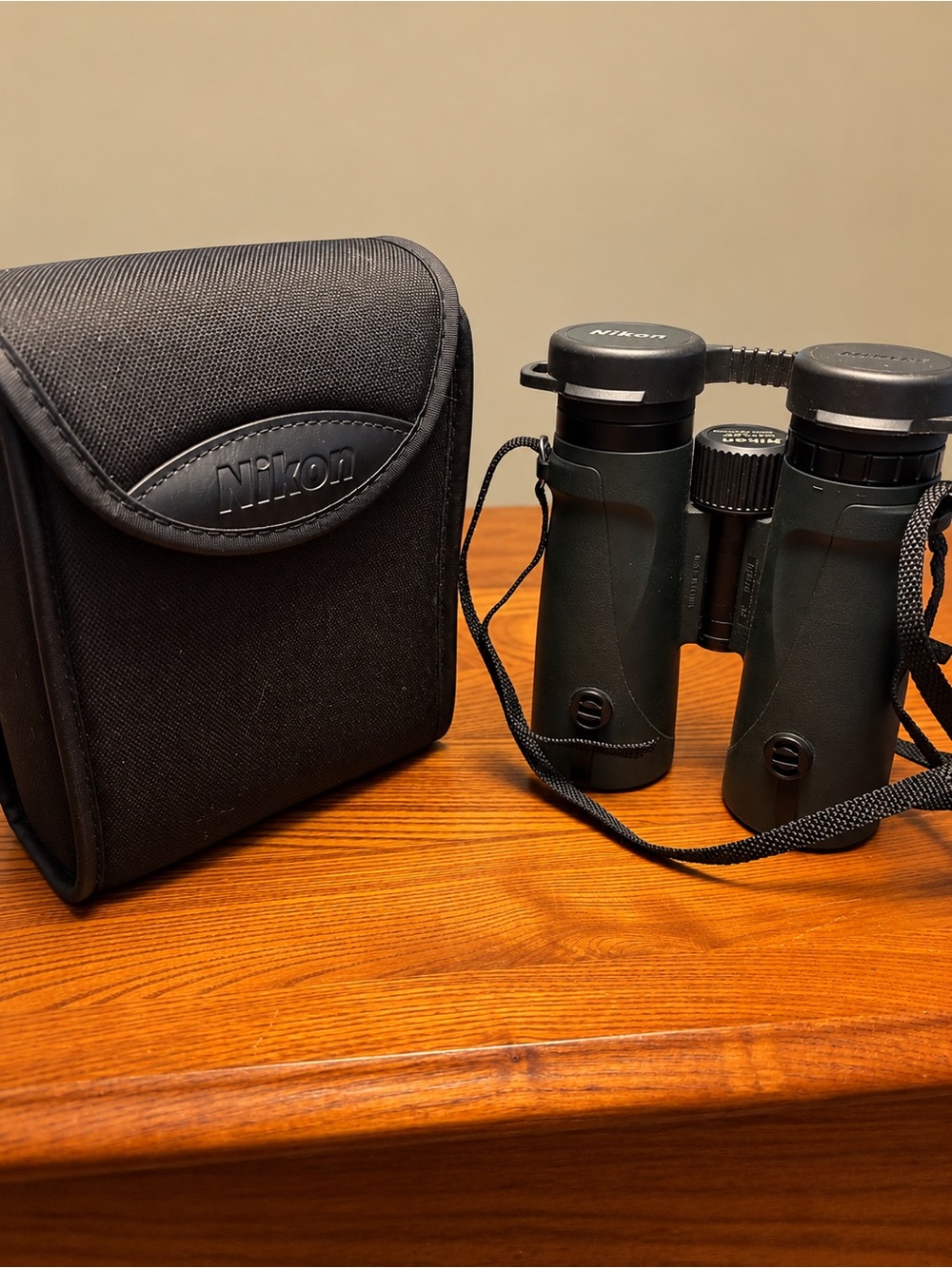 Nikon Monarch ATB 8x42 Waterproof Fogproof Binoculars #7430 - Picture 2 of 11